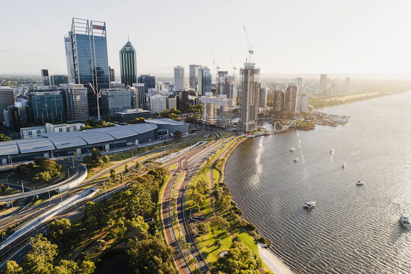Perth lifestyle — outdoor dining and waterfront living in Western Australia